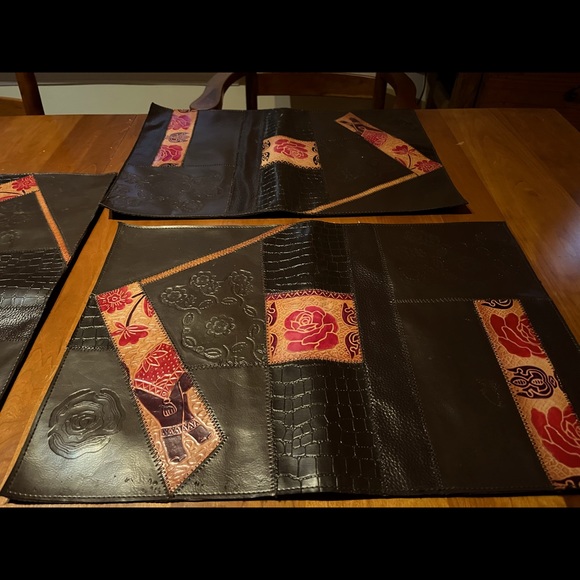 4 pier one placemats and 4 cloth napkins - Picture 1 of 8